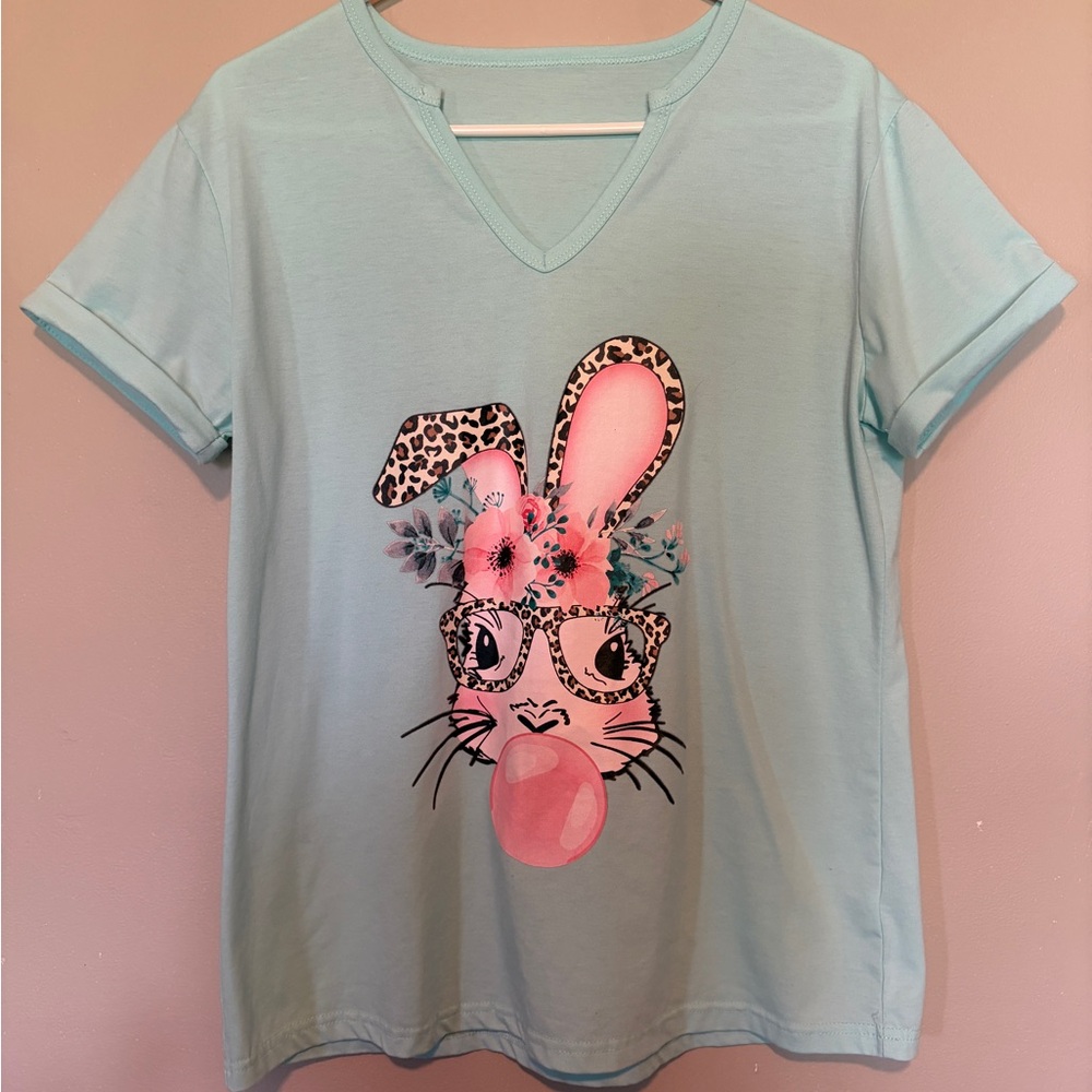 Women’s EUC Light green Bunny Graphic T-Shirt medium leopard print Easter